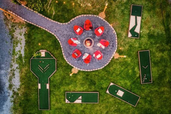 Updated Premier Cabin w/ MiniGolf FirePit & HotTub